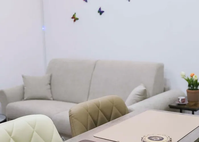 White Butterfly Apartament Neapol