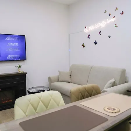 White Butterfly Apartman *