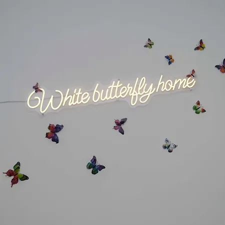 White Butterfly Apartman